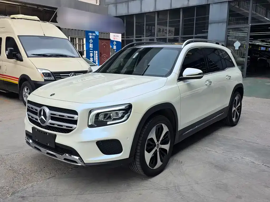Mercedes-Benz GLB — фото 1