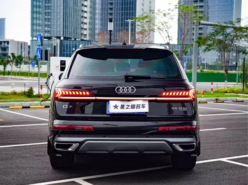 Audi Q7 — фото 8