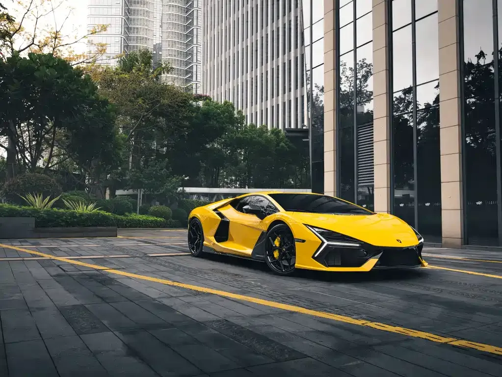 Lamborghini Revuelto — фото 10