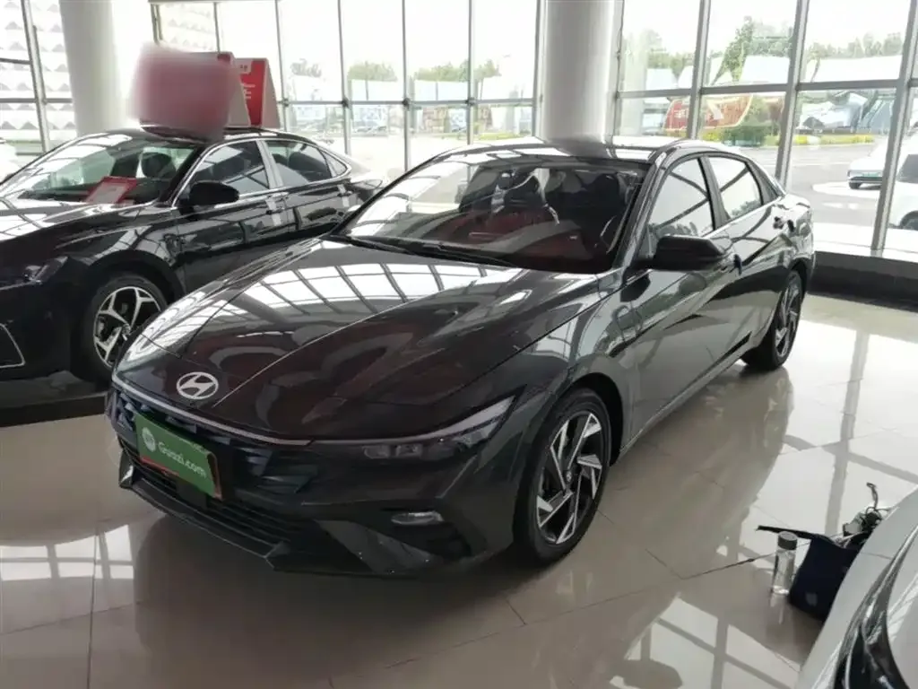 Hyundai Elantra — фото 1