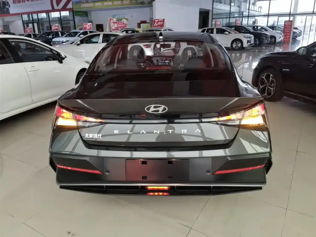 Hyundai Elantra — фото 10