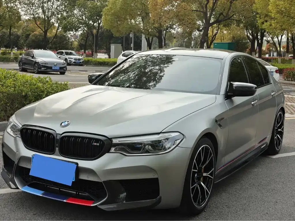 BMW M5 — фото 1