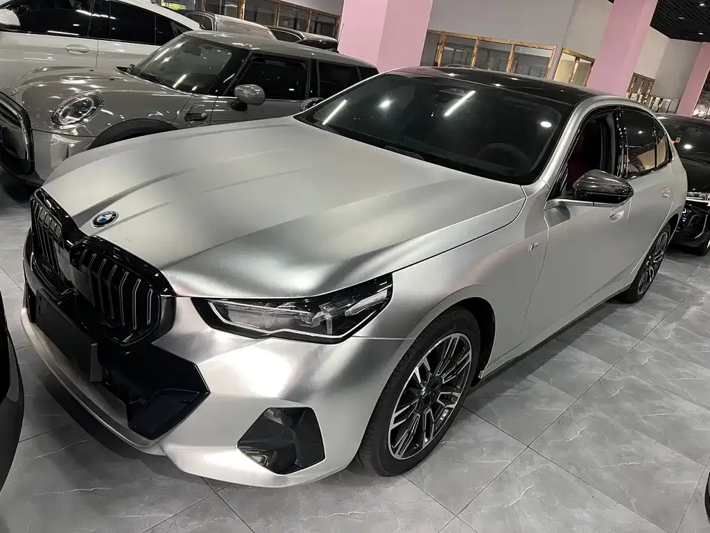 BMW 5 Series — фото 1