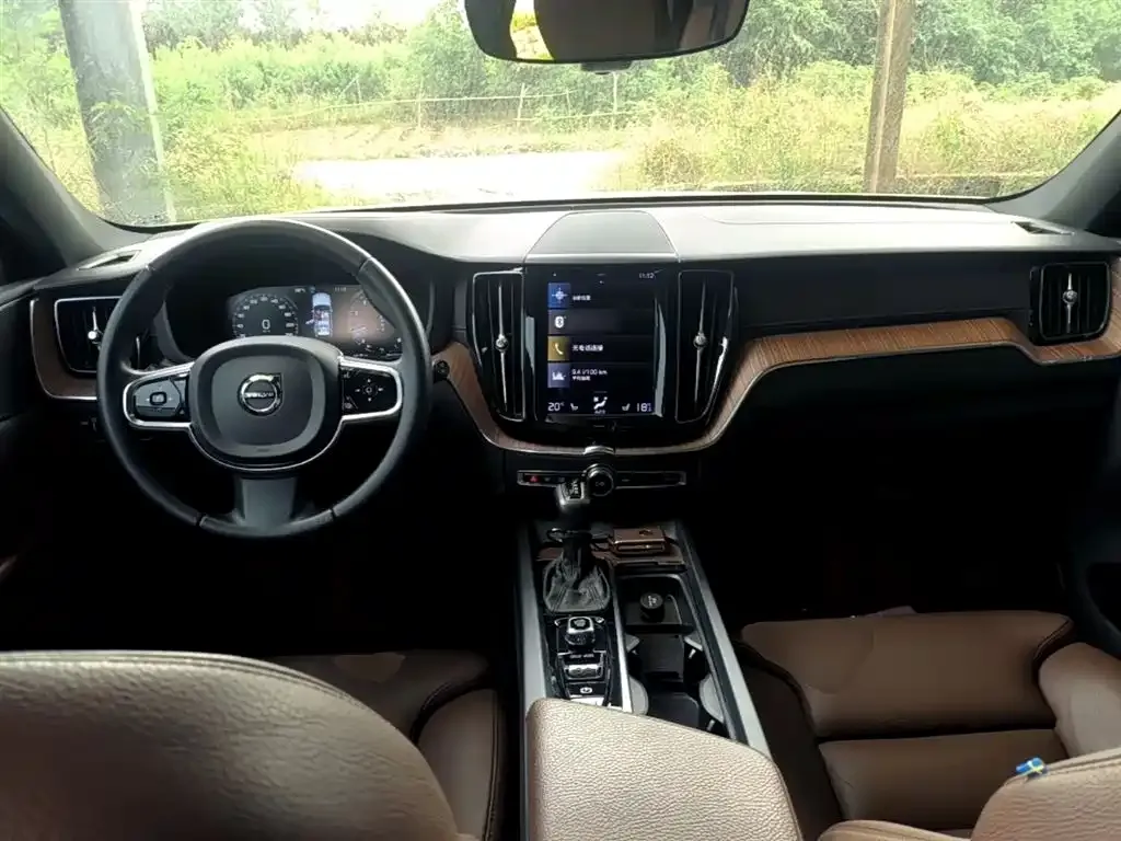 Volvo XC60 — фото 2
