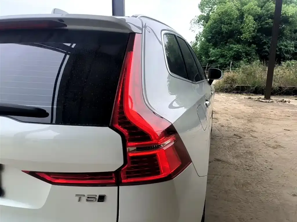 Volvo XC60 — фото 10