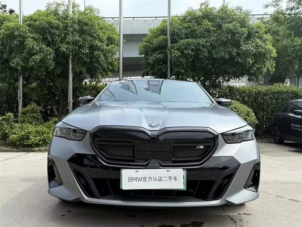 BMW i5 M60 — фото 10