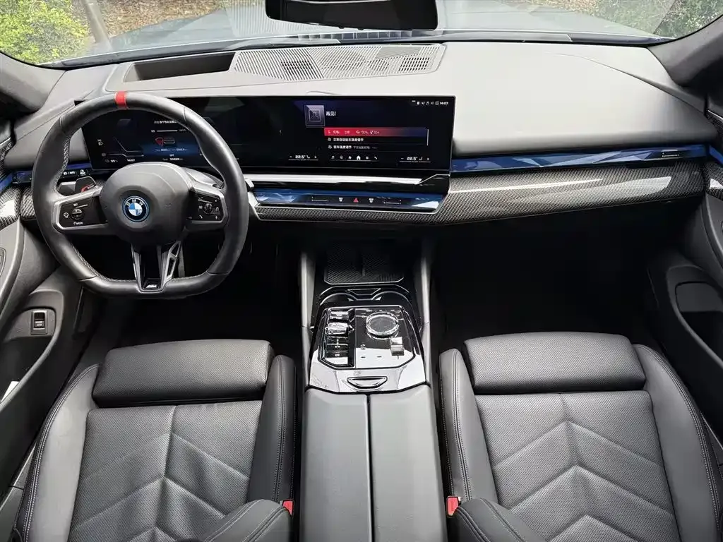 BMW i5 M60 — фото 7