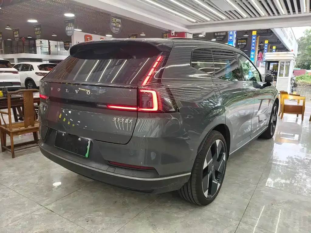 Volvo XC70 Plug-in Hybrid — фото 7