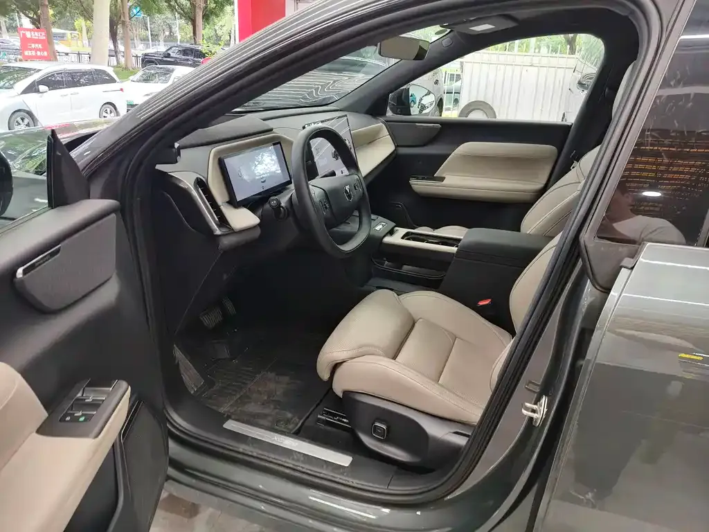 Volvo XC70 Plug-in Hybrid — фото 10