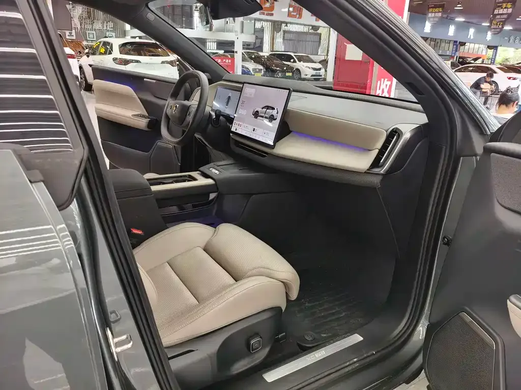 Volvo XC70 Plug-in Hybrid — фото 9
