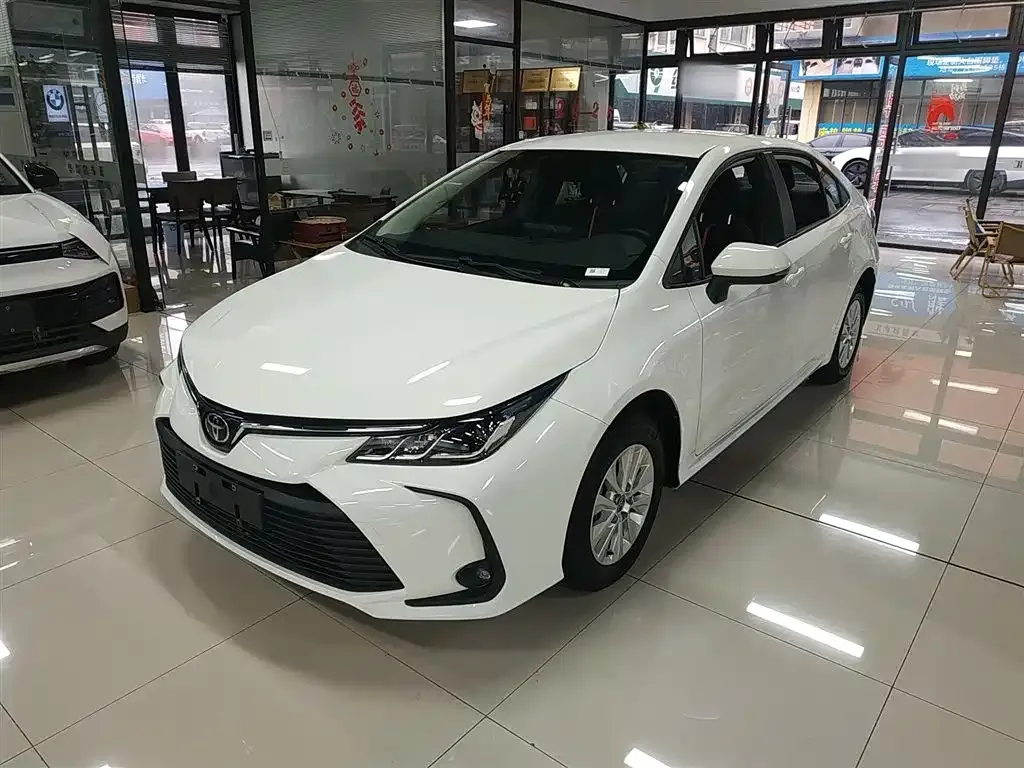 Toyota Corolla — фото 1