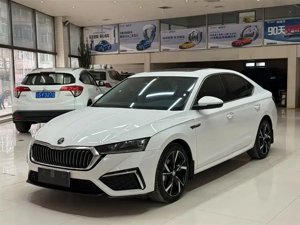 Skoda Octavia — фото 1