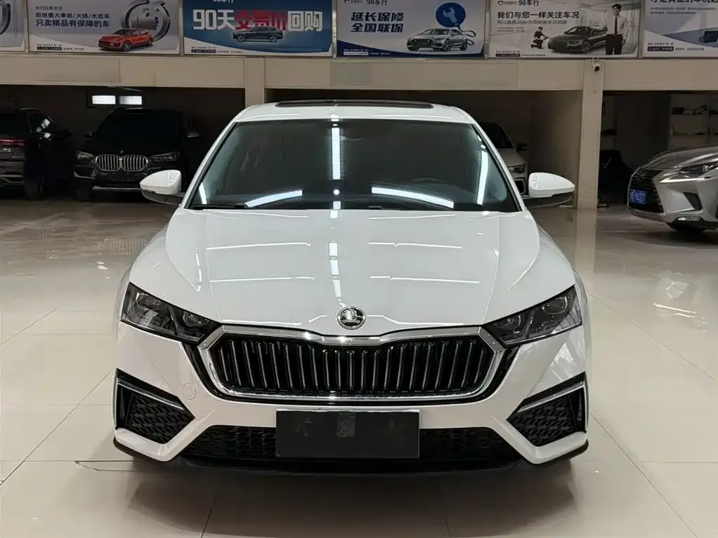 Skoda Octavia — фото 3