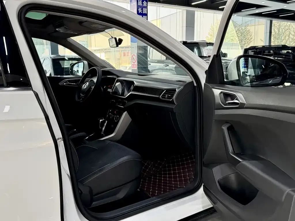 Volkswagen T-Cross — фото 3