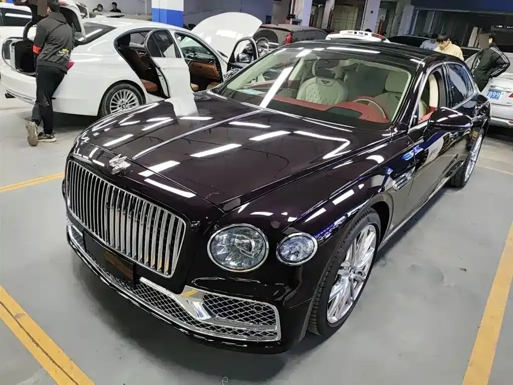 Bentley Flying Spur — фото 1