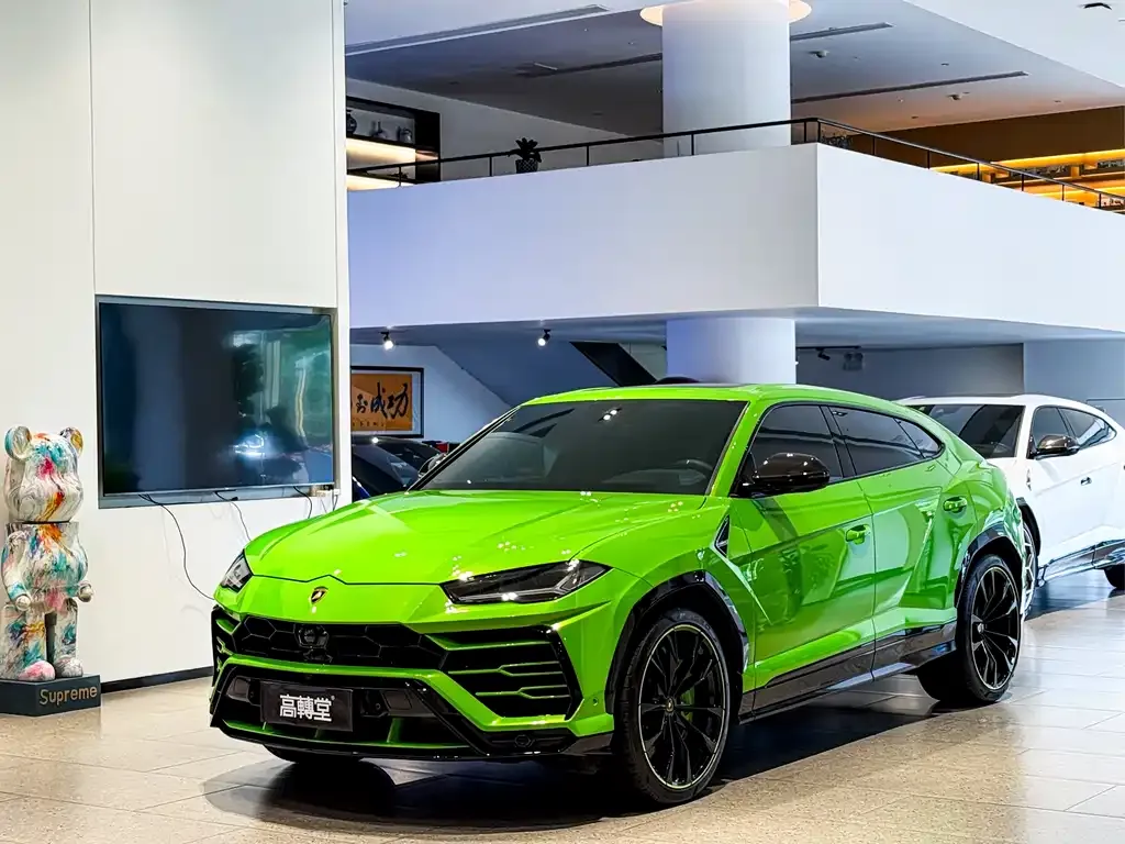 Lamborghini Urus — фото 1