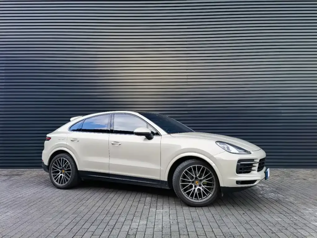 Porsche Cayenne — фото 1
