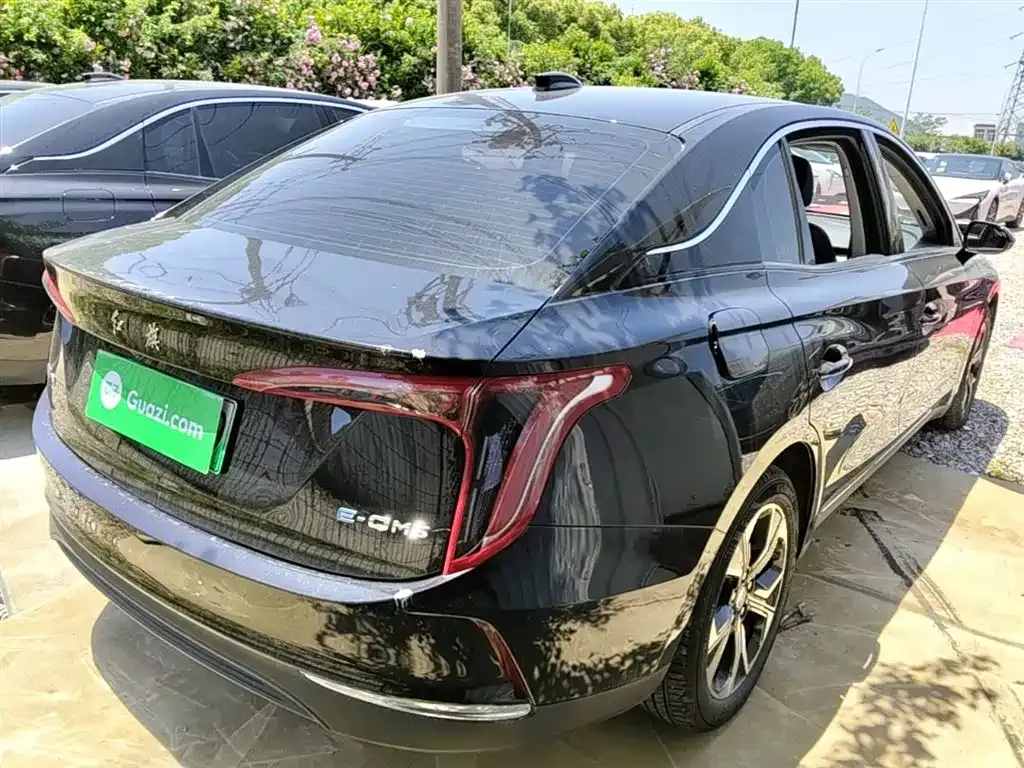 Hongqi E-QM5 — фото 10