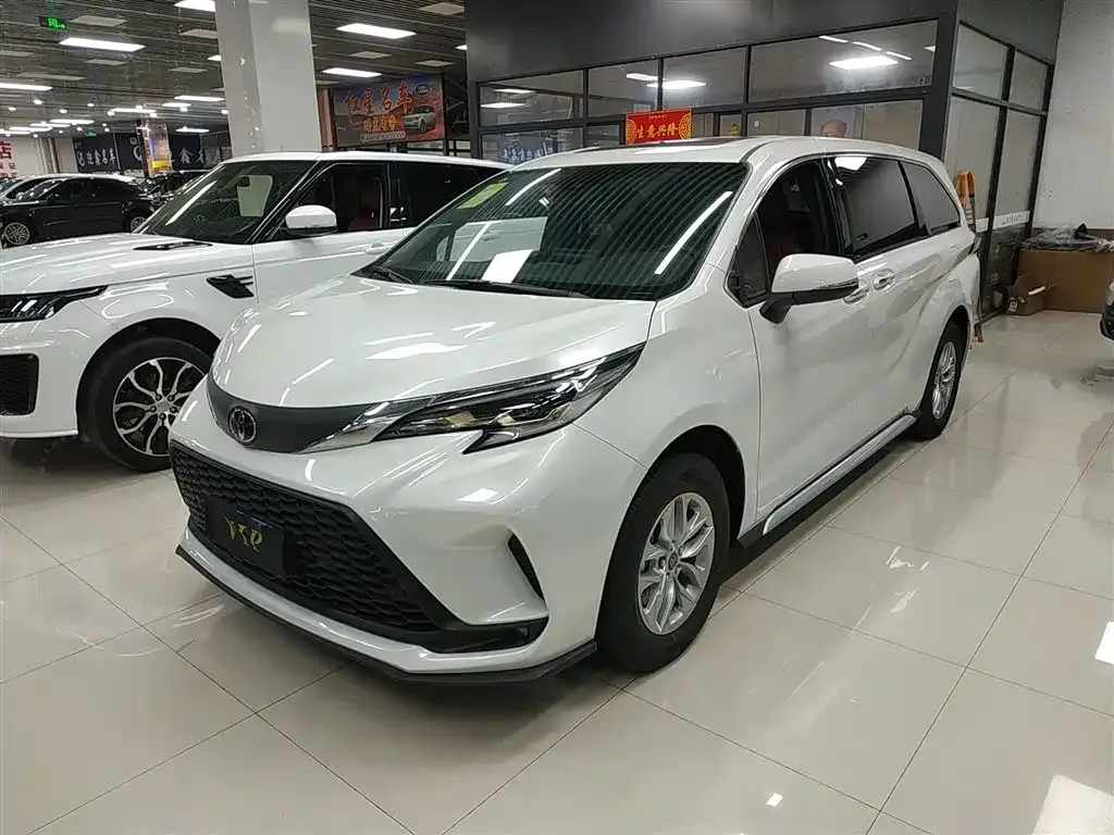 Toyota Granvia — фото 1