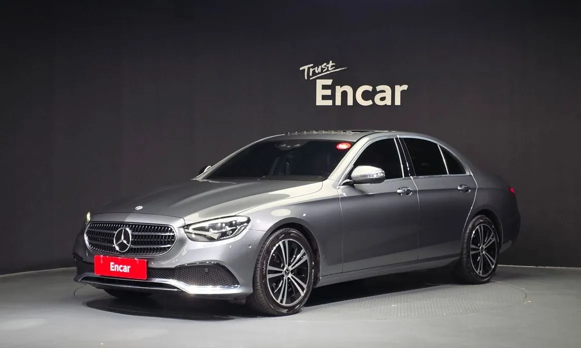 Mercedes-Benz E-Class — фото 1