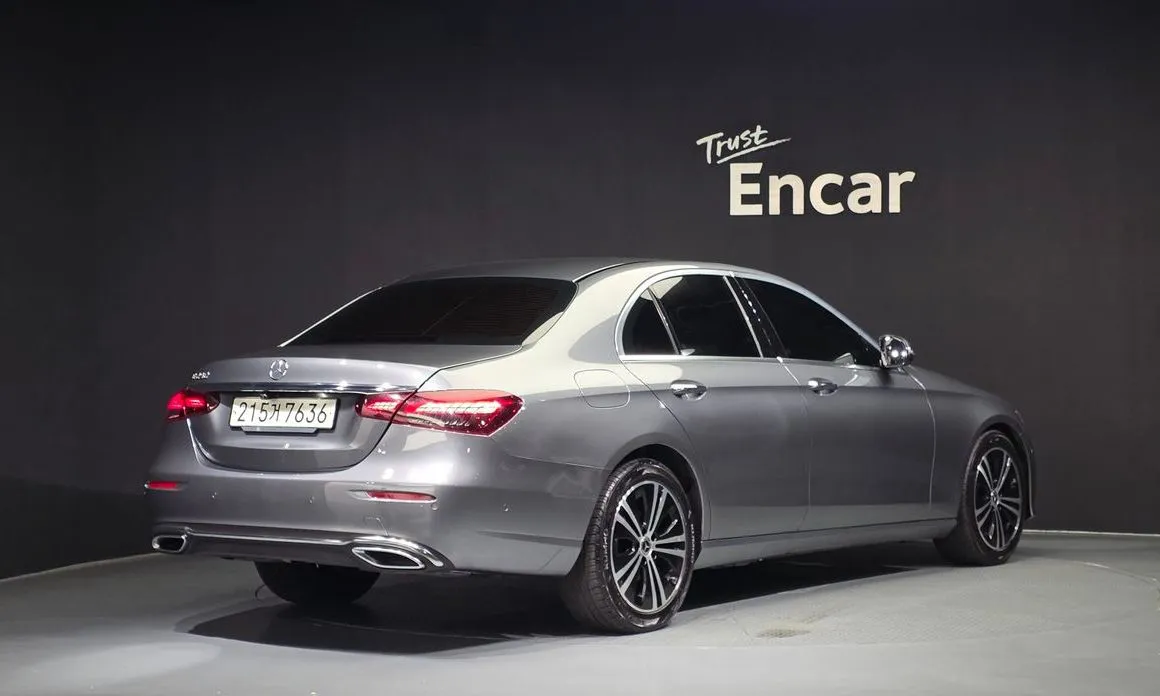 Mercedes-Benz E-Class — фото 7