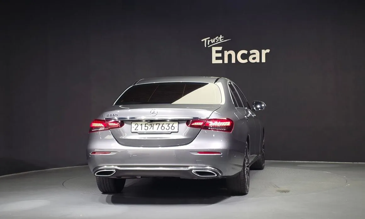 Mercedes-Benz E-Class — фото 4