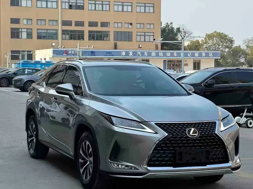 Lexus RX — фото 1