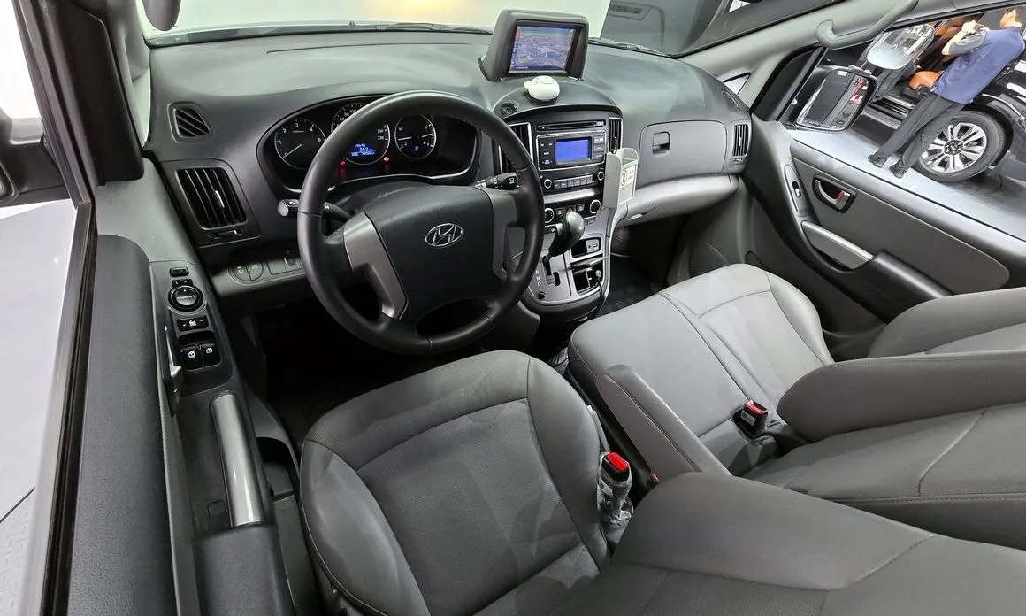 Hyundai Starex — фото 2