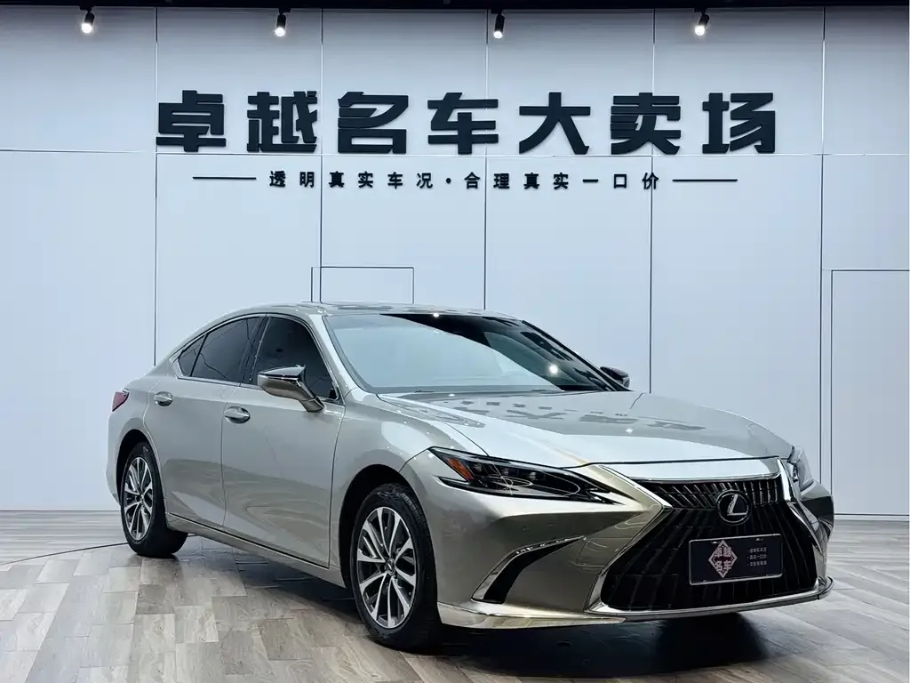 Lexus ES — фото 1