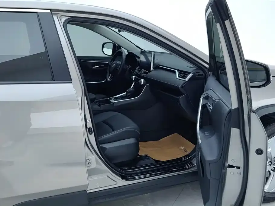 Toyota RAV4 — фото 10
