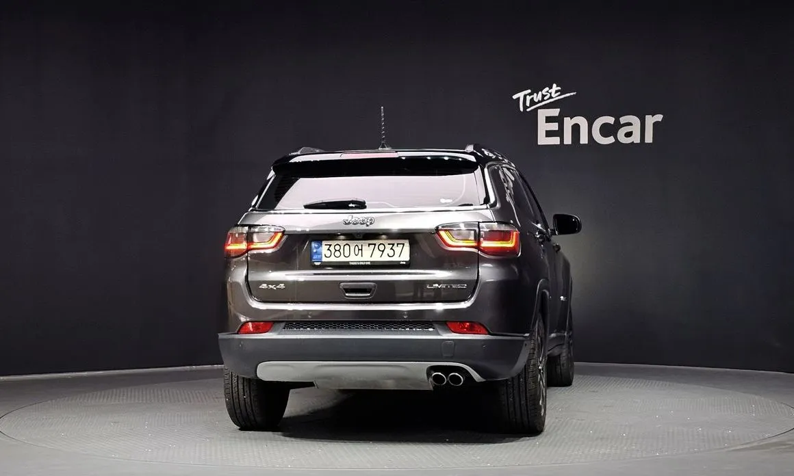 Jeep Compass — фото 10
