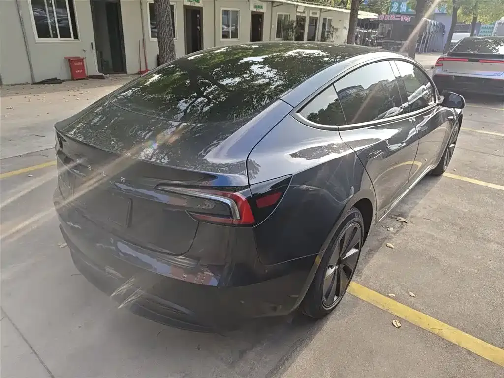 Tesla Model 3 — фото 3
