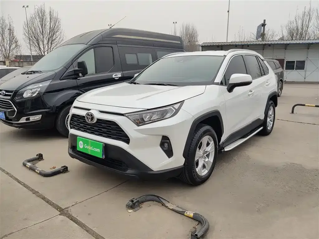 Toyota RAV4 — фото 3