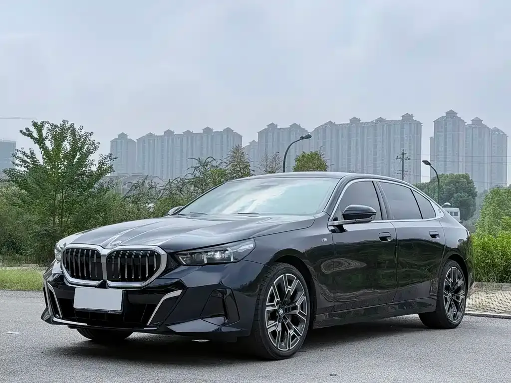 BMW 5 Series — фото 4