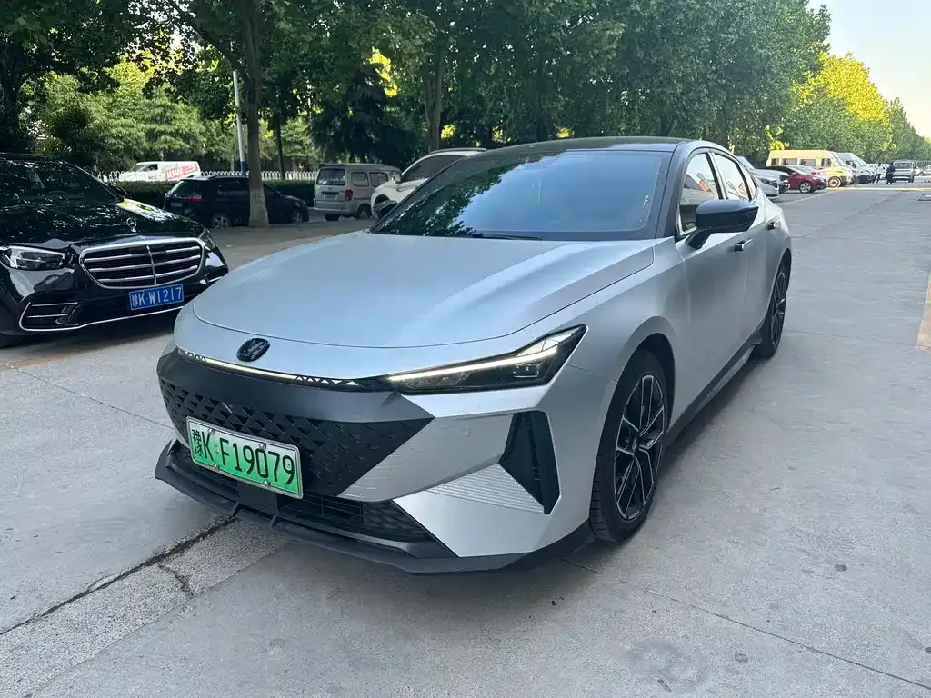 Changan UNI-V iDD — фото 1