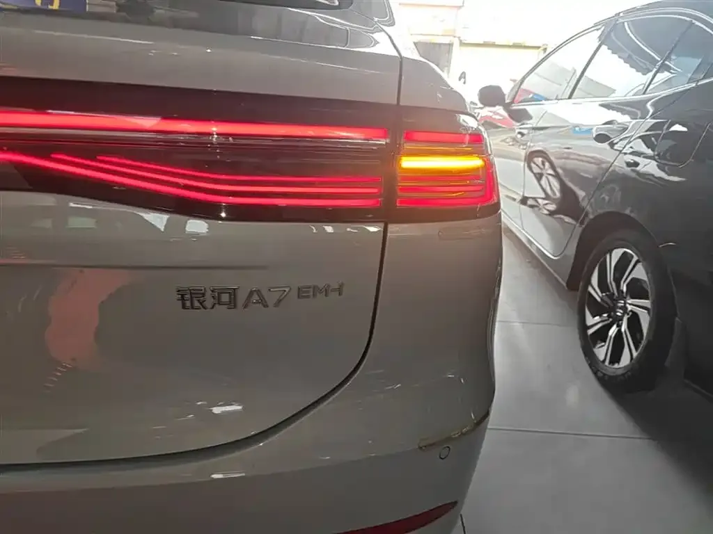 Geely Galaxy A7 — фото 4