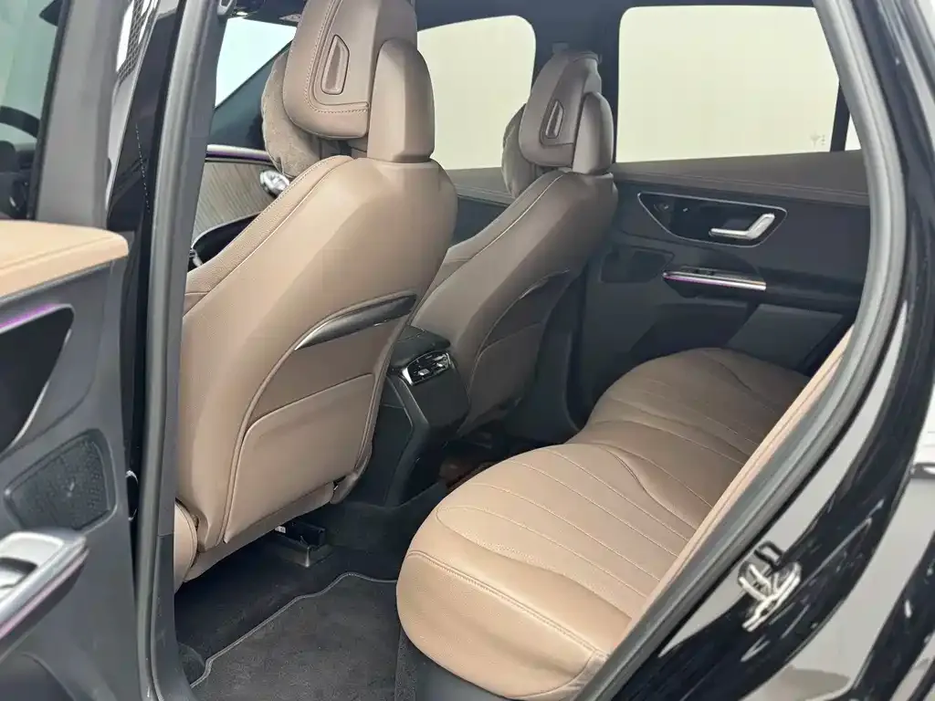 Mercedes-Benz EQE SUV — фото 6