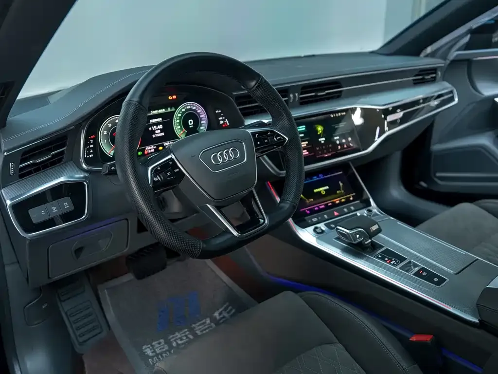 Audi A7L — фото 6