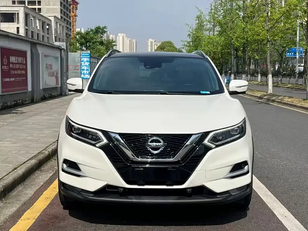 Nissan Qashqai — фото 1
