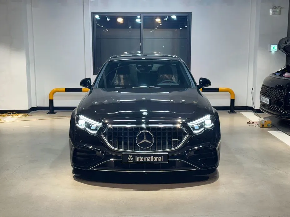 Mercedes-Benz E-Class — фото 1
