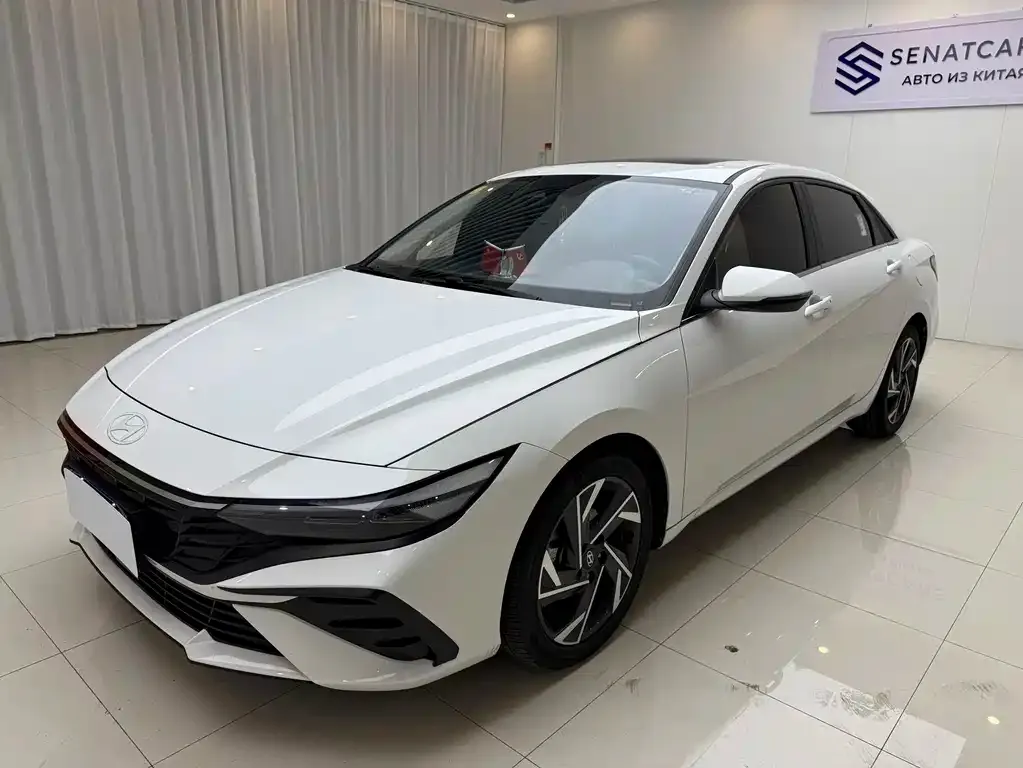 Hyundai Elantra — фото 1