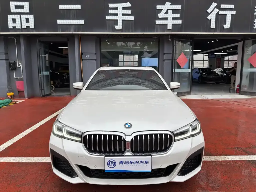 BMW 5 Series — фото 1