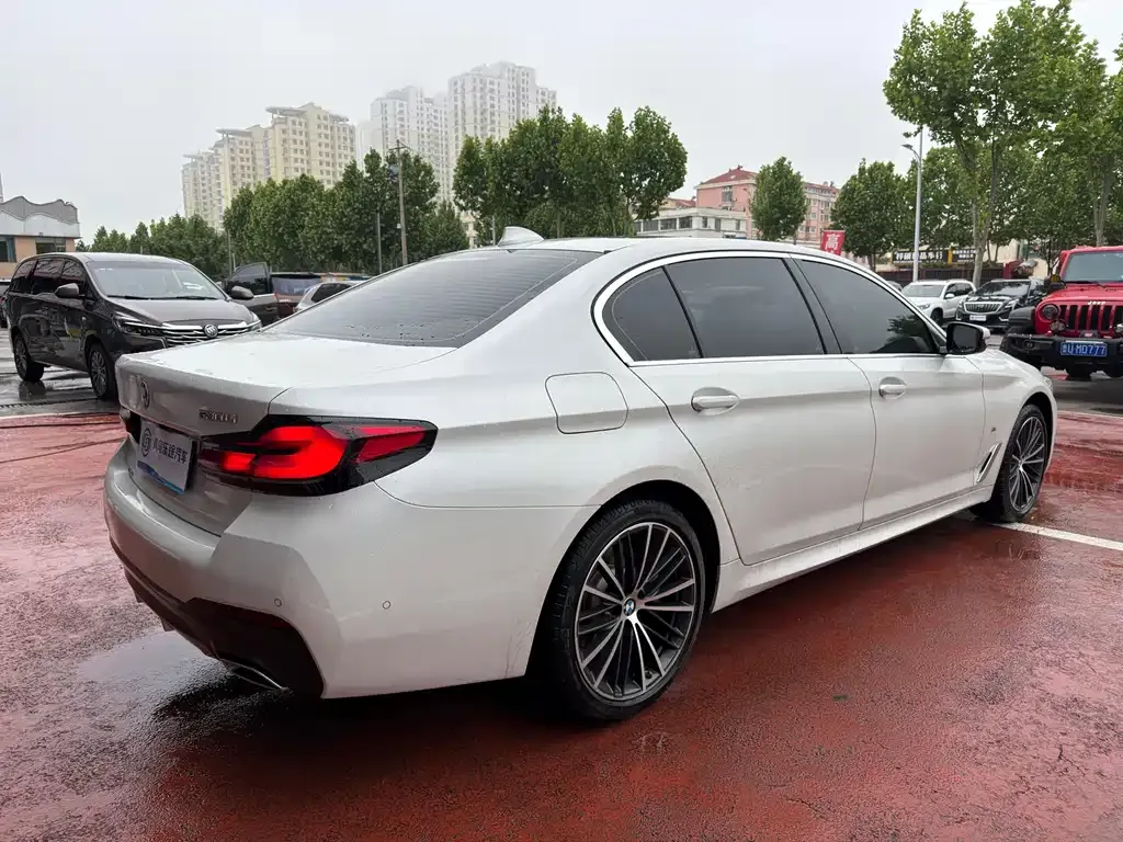 BMW 5 Series — фото 10