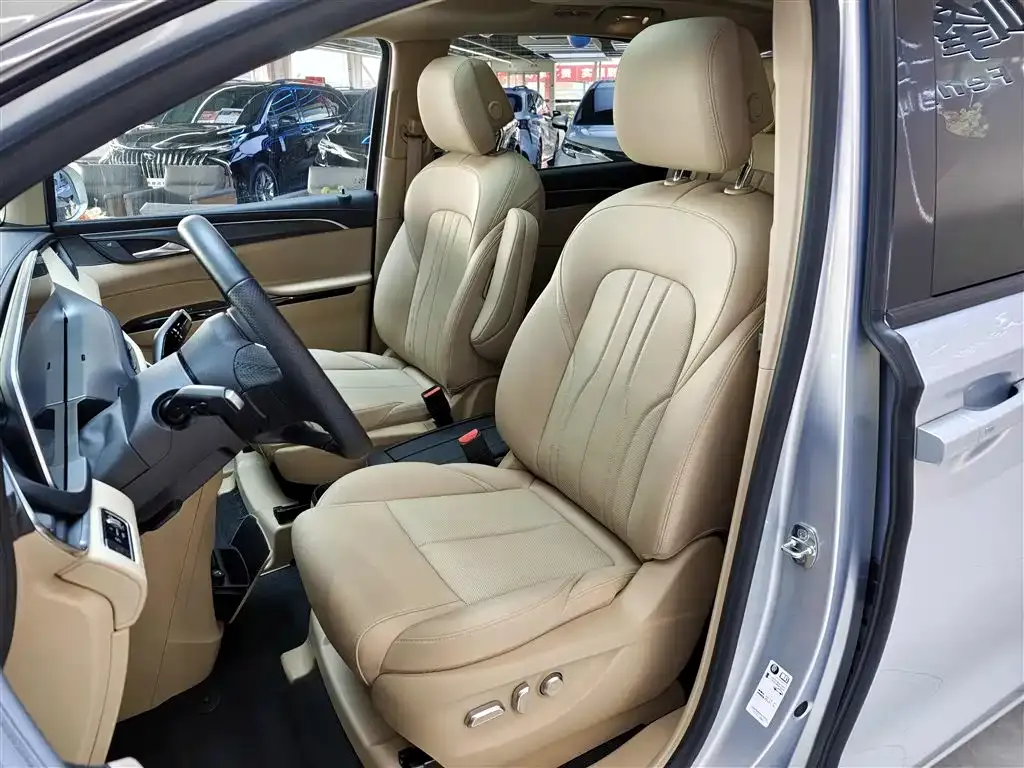 Buick GL8 Hybrid — фото 10