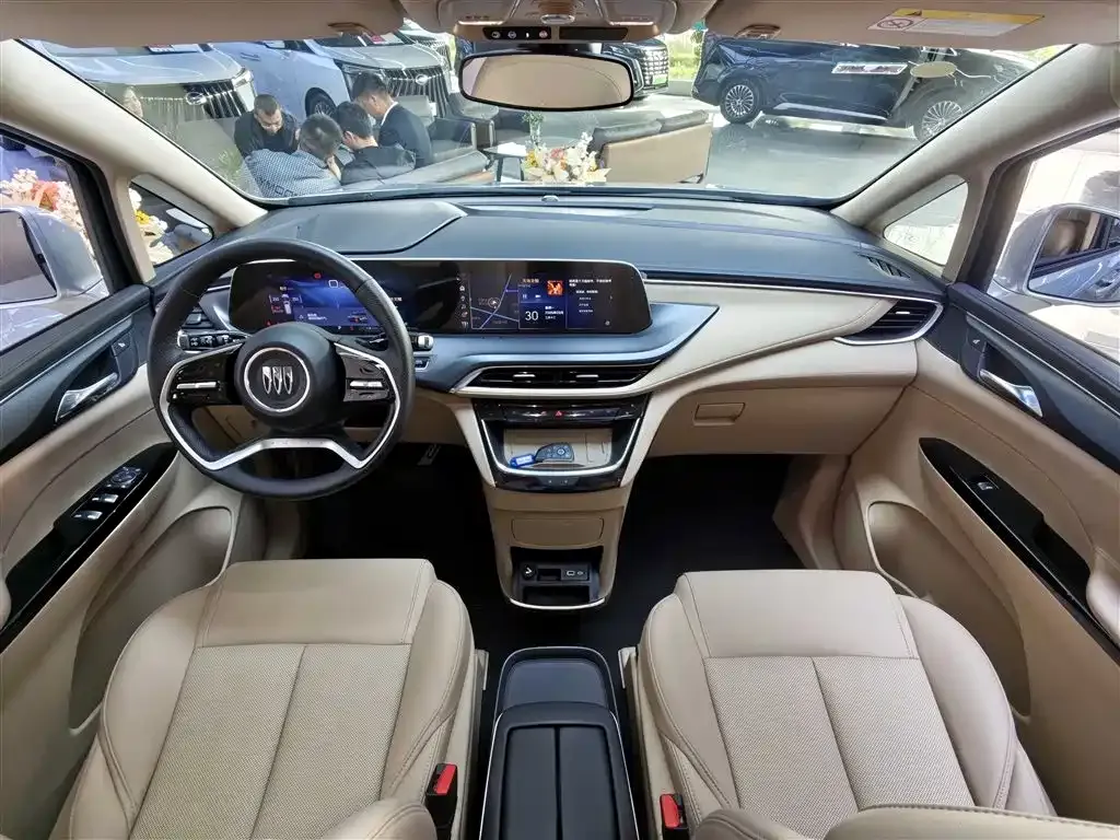 Buick GL8 Hybrid — фото 2