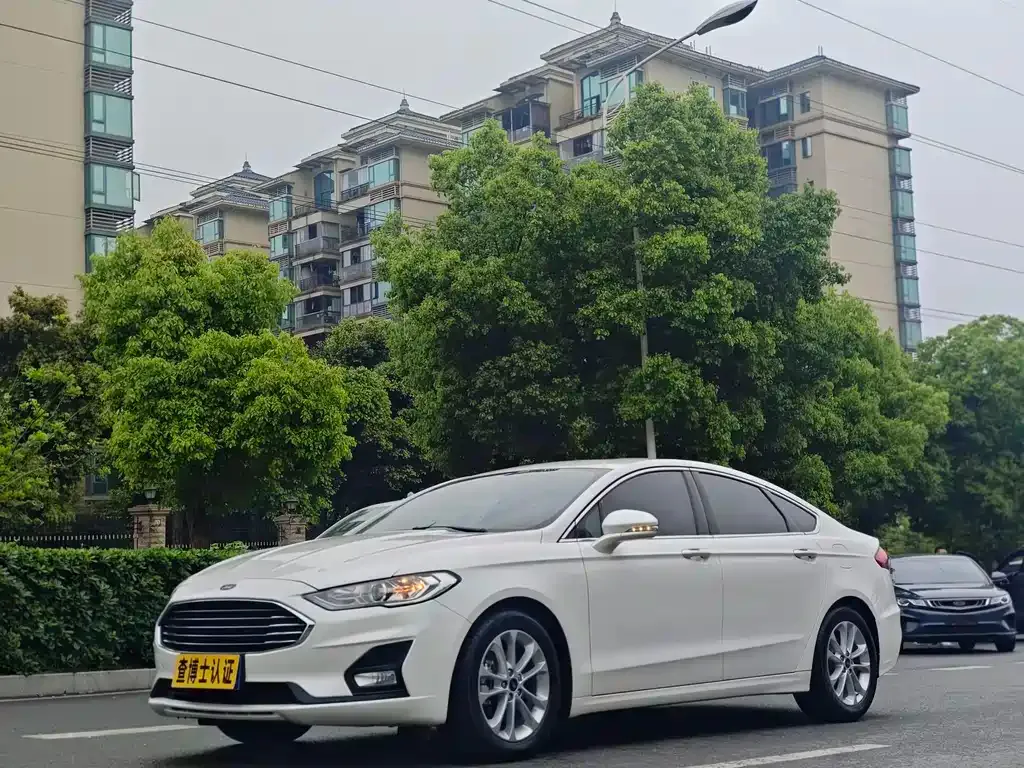 Ford Mondeo — фото 1