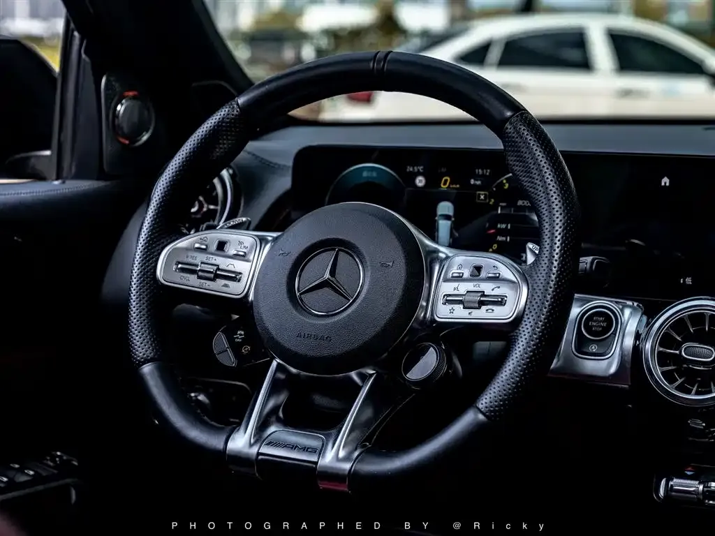 Mercedes-Benz GLB AMG — фото 3