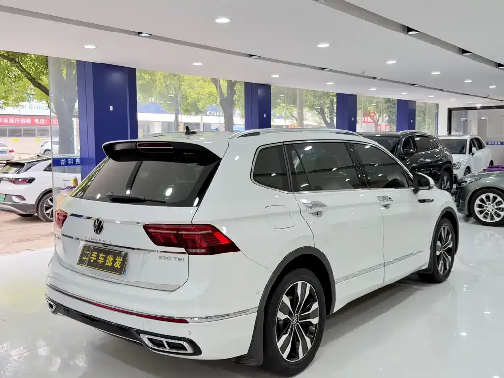 Volkswagen Tiguan L — фото 8