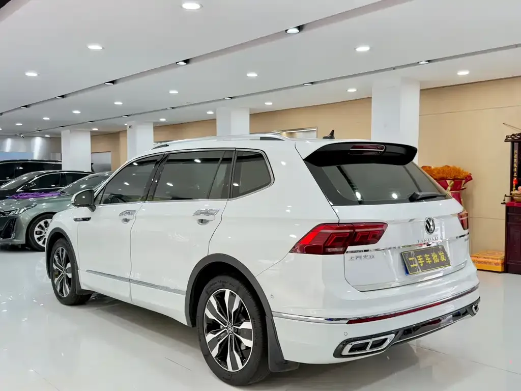 Volkswagen Tiguan L — фото 10