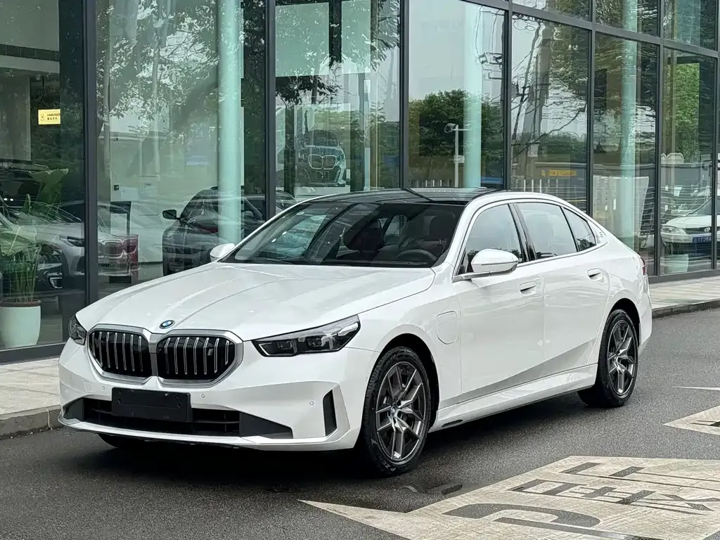 BMW i5 — фото 1